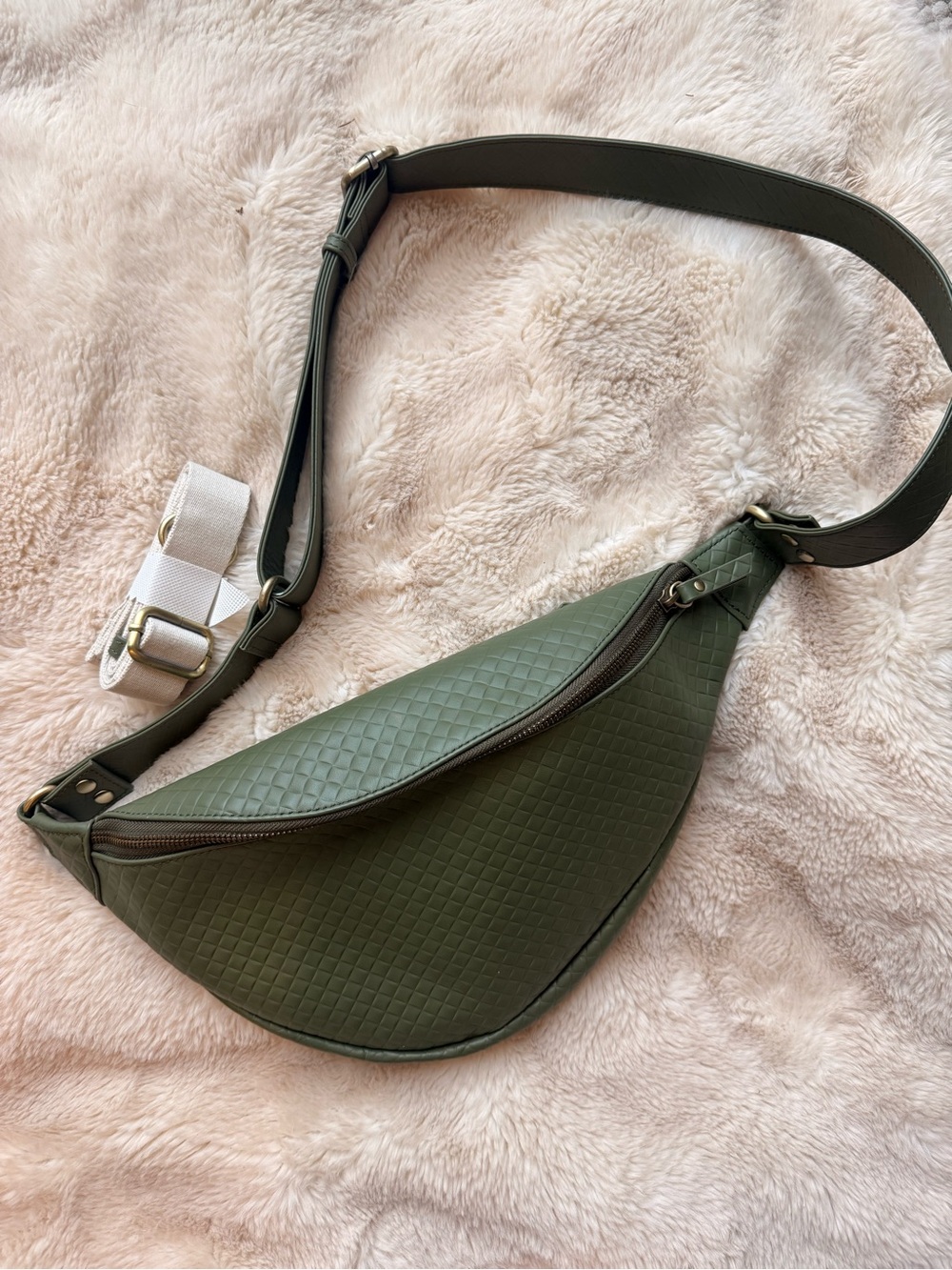 Andar Olive Green Quilted Crossbody Belt Bag